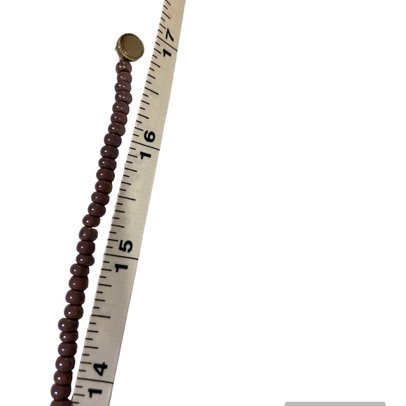 Purple iridescent beaded necklace with dusty pink swirl carved stones - Picture 7 of 7